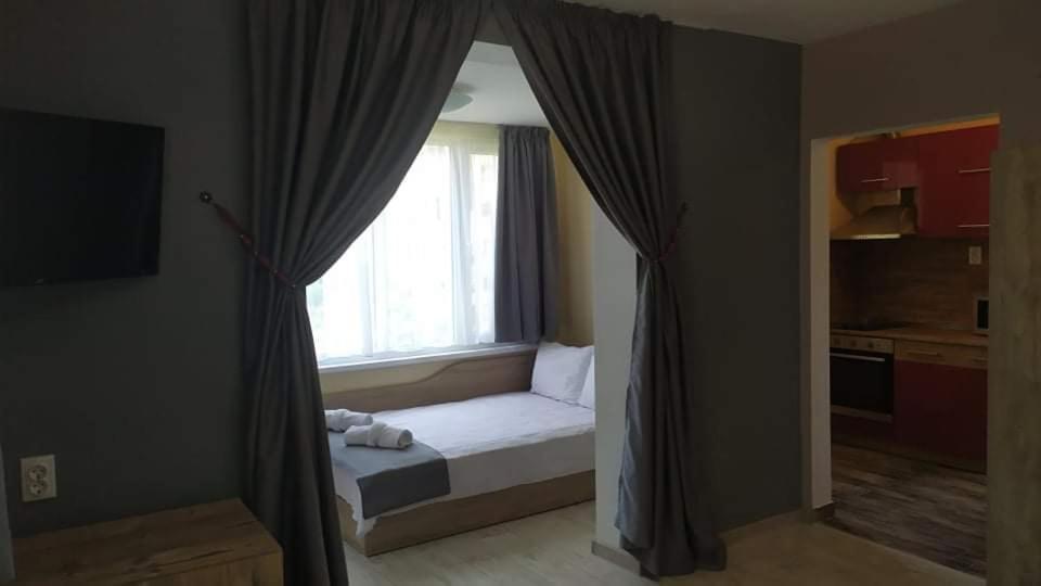 Family Hotel Malibu Chernomorets Exterior photo