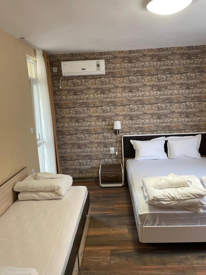 Family Hotel Malibu Chernomorets Exterior photo