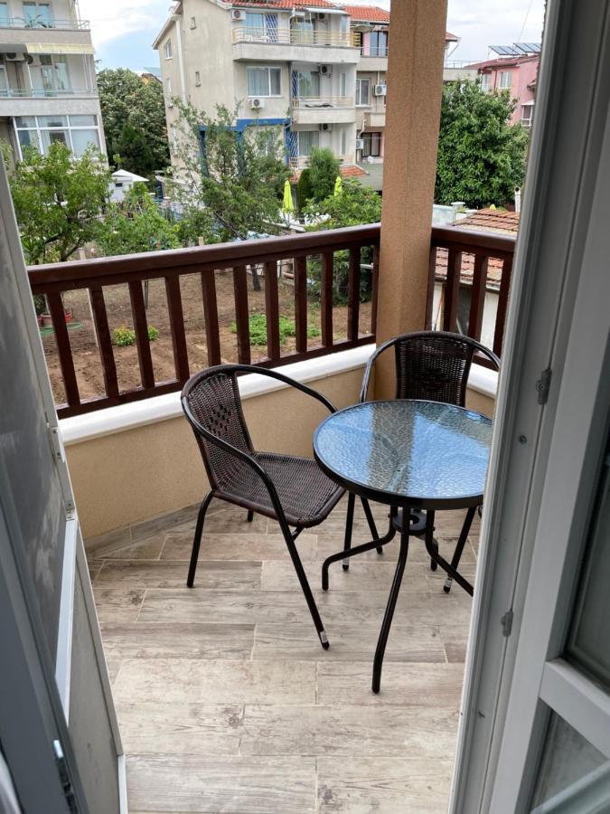 Family Hotel Malibu Chernomorets Exterior photo