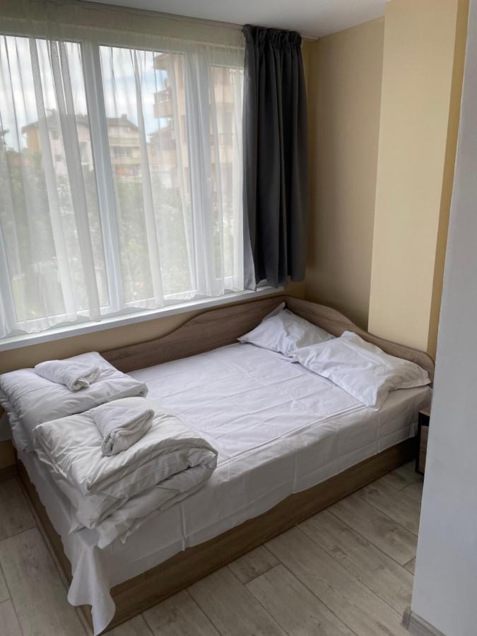 Family Hotel Malibu Chernomorets Exterior photo