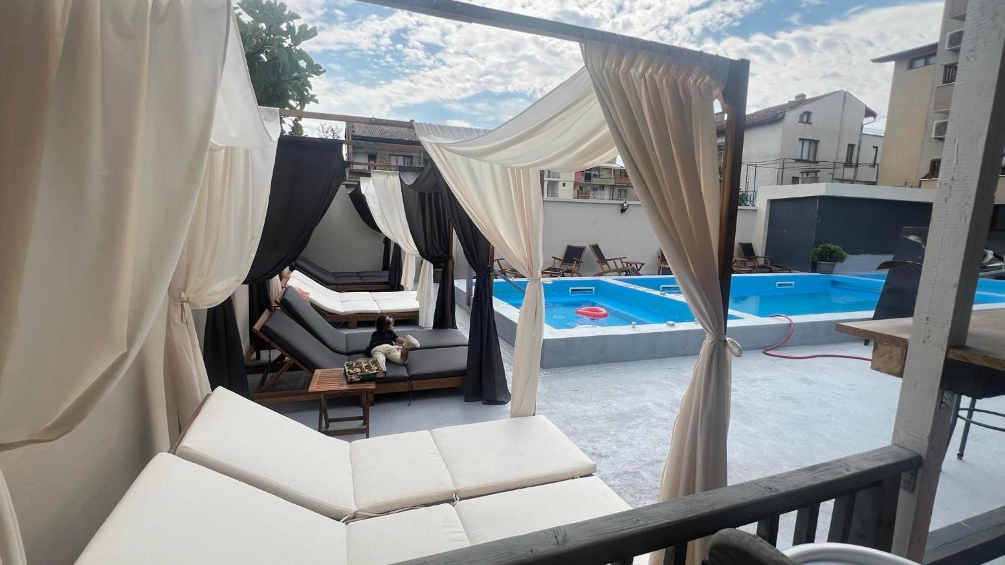 Family Hotel Malibu Chernomorets Exterior photo