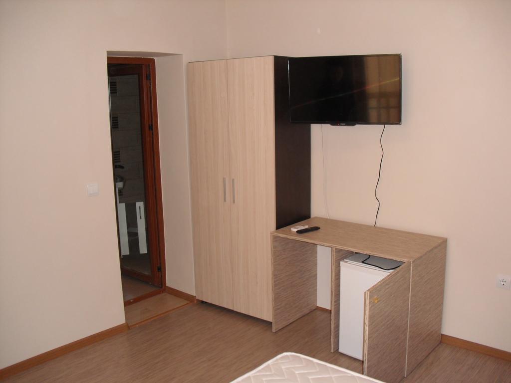 Family Hotel Malibu Chernomorets Exterior photo