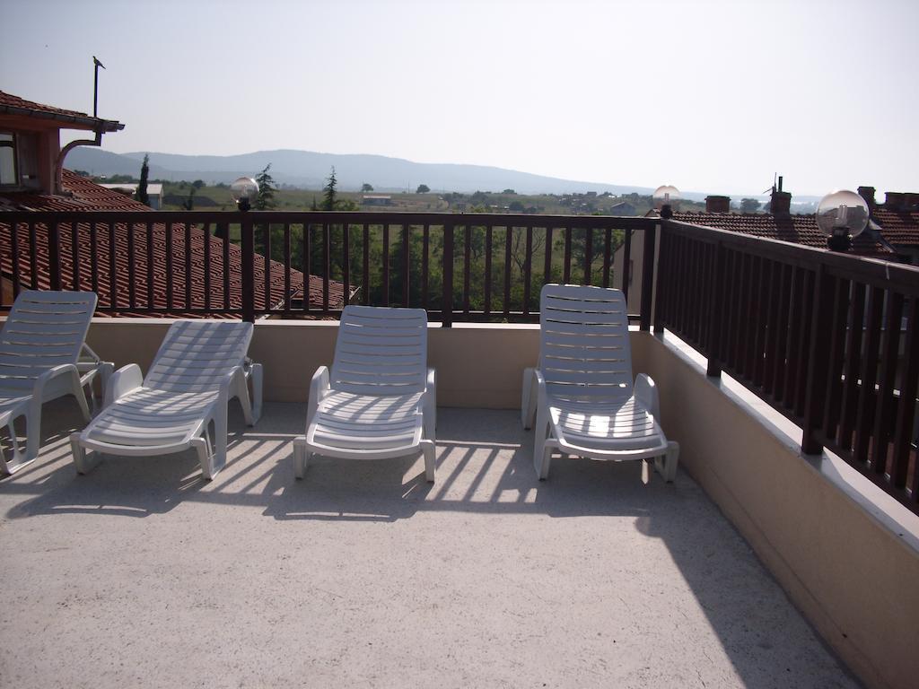 Family Hotel Malibu Chernomorets Exterior photo