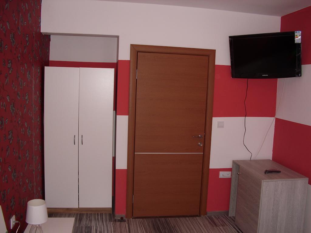Family Hotel Malibu Chernomorets Exterior photo