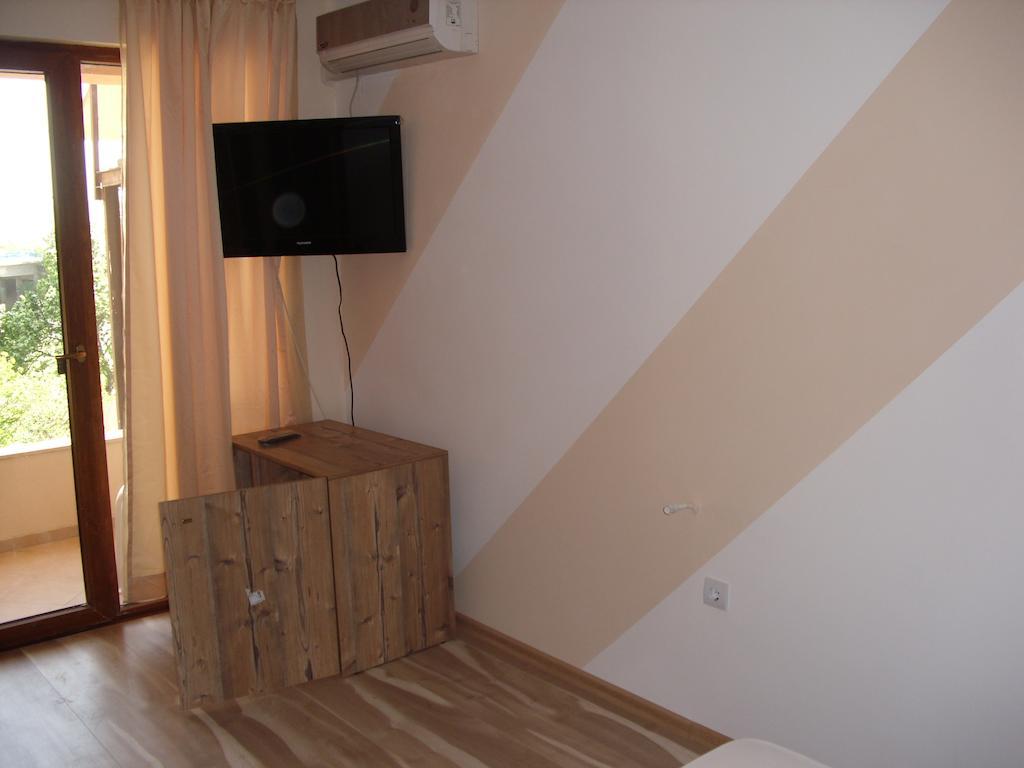 Family Hotel Malibu Chernomorets Room photo