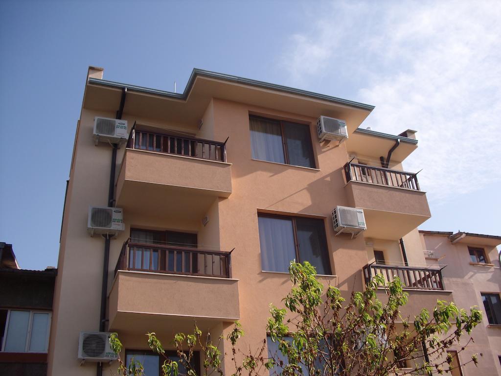 Family Hotel Malibu Chernomorets Exterior photo