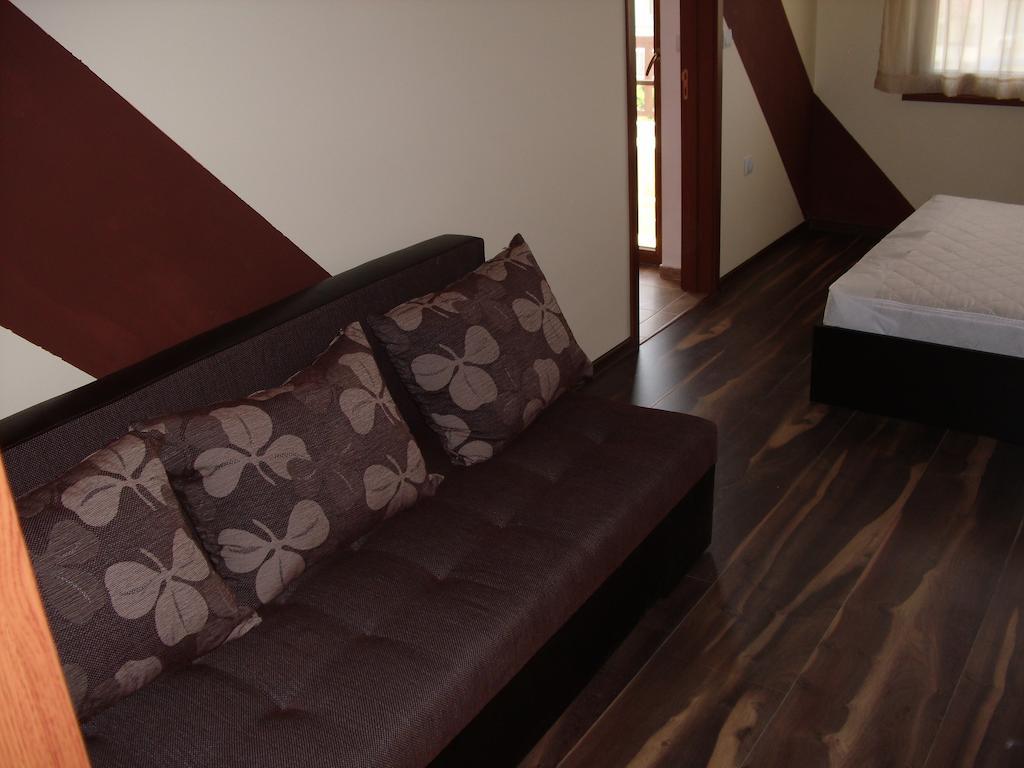 Family Hotel Malibu Chernomorets Room photo