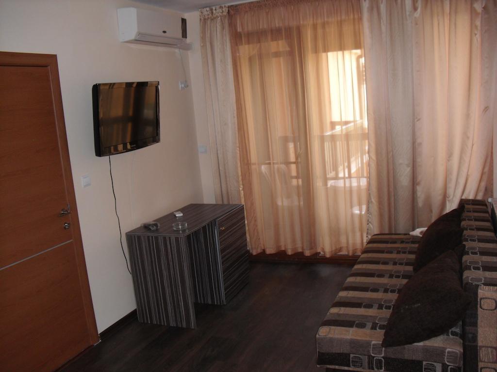 Family Hotel Malibu Chernomorets Room photo
